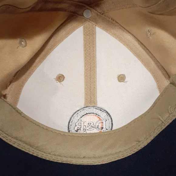 OFFICIAL DAVE & BUSTER'S GOLF HAT - Picture 5 of 6